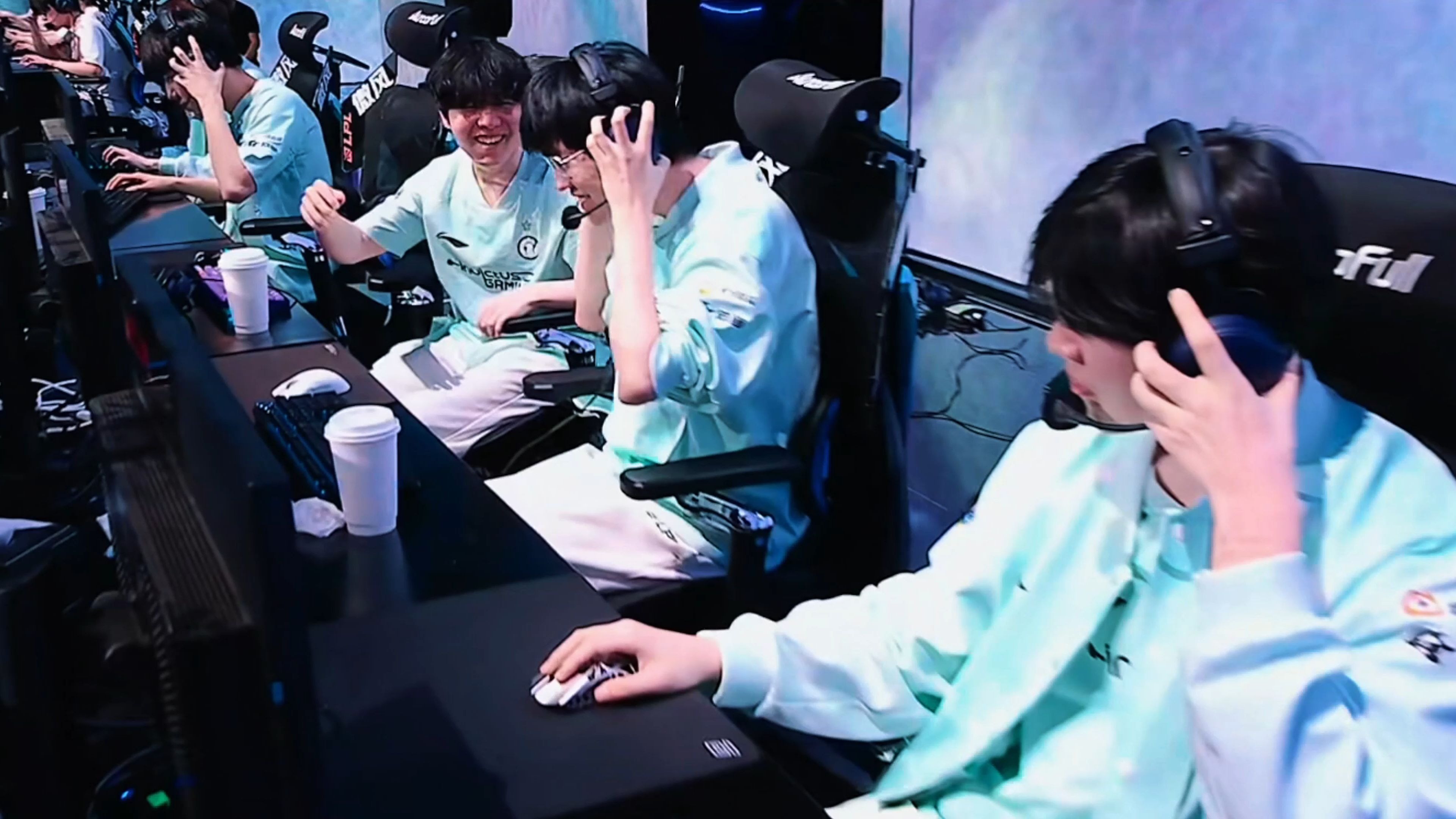 包含TSM轻取G2,Peanut团战一打五宿命之战2025世界赛,让粉丝疯狂欢呼的词条 包含TSM轻取G2,Peanut团战一打五宿命之战2025世界赛,让粉丝疯狂欢呼的词条