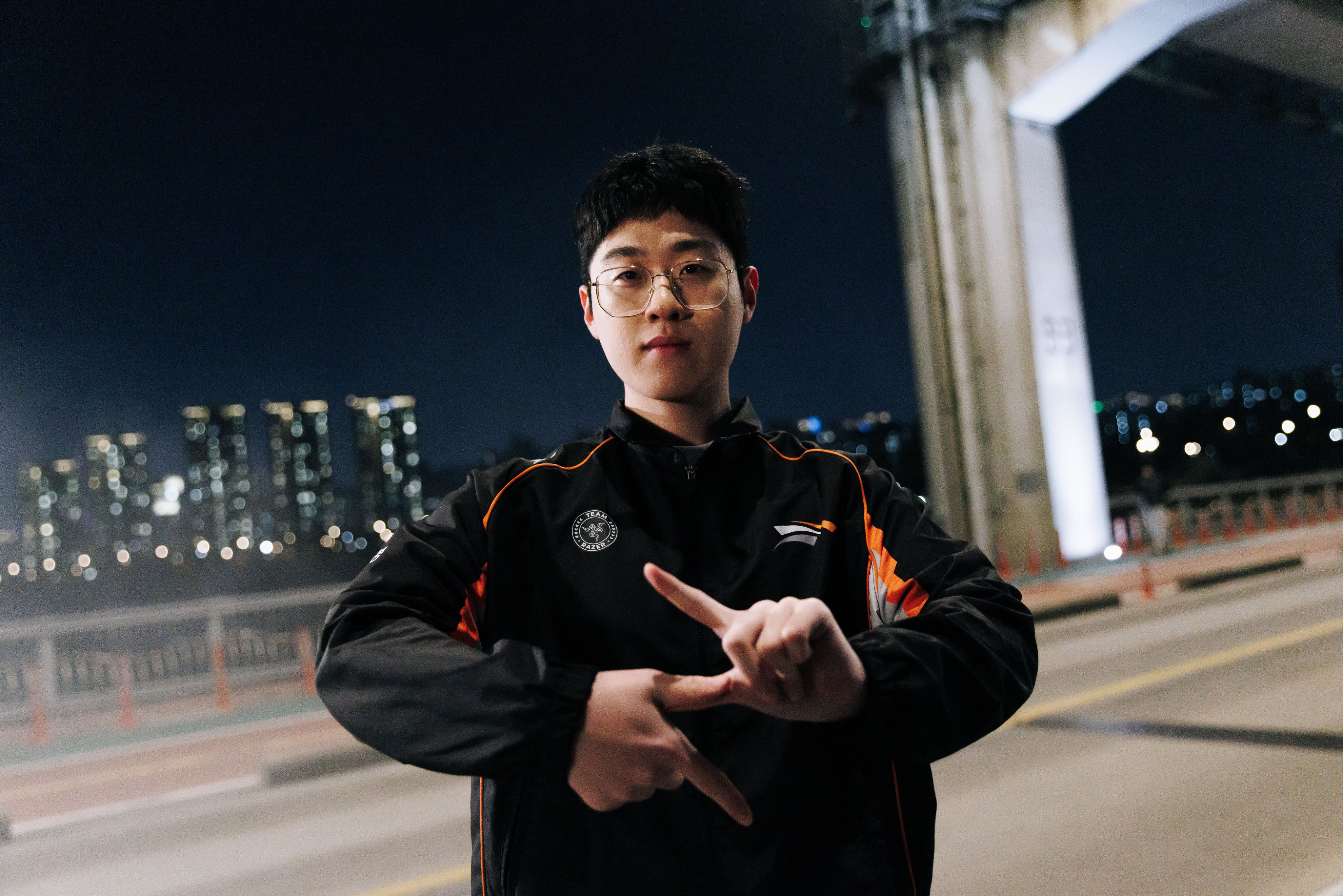 开云体育APP下载-TL横扫T1，Zeus团战一打五鏖战多局小组赛，留下经典瞬间的简单介绍