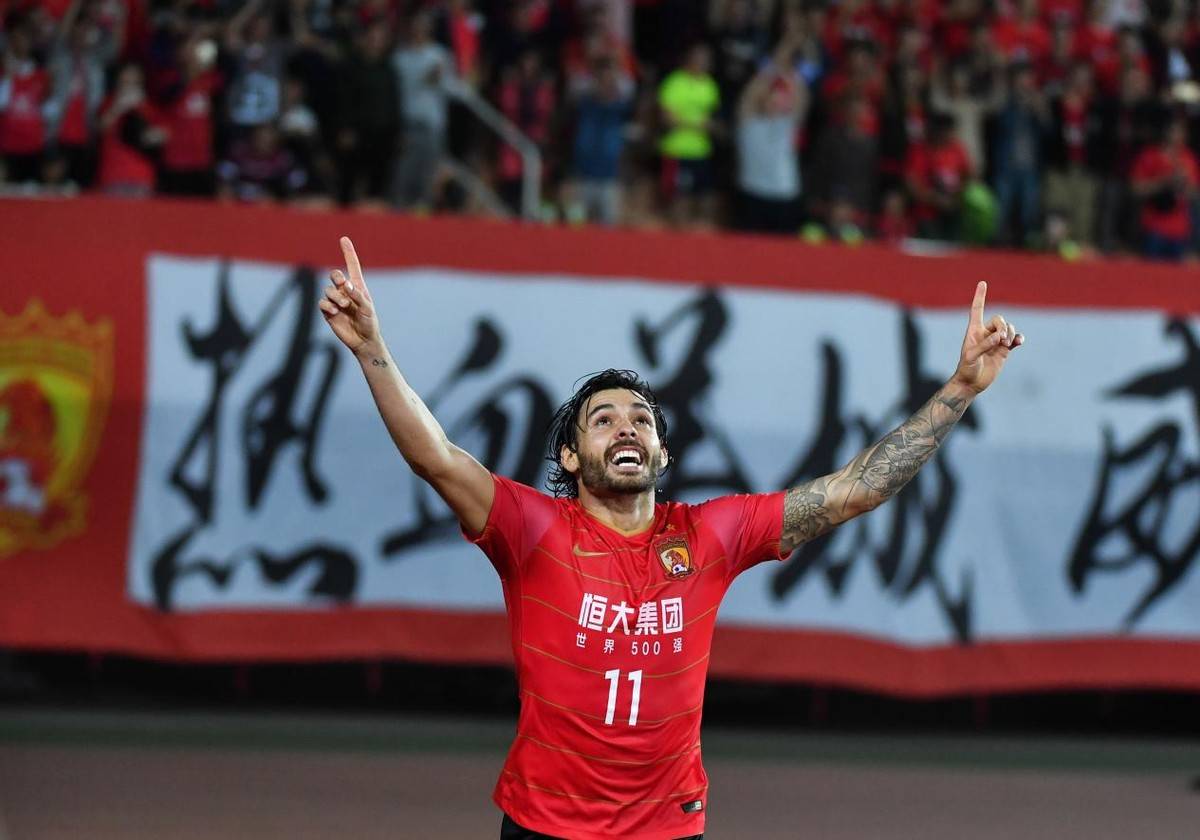 开云体育app-上海上港携亚冠之帅穆里奇冲击亚冠淘汰赛，或成中超最大黑马的简单介绍