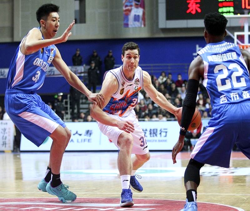 CBA常规赛上海久事队胜利大捷，助推球队士气飙升的简单介绍