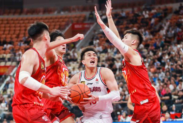 广州男篮外援抢眼，带领球队冲击前四