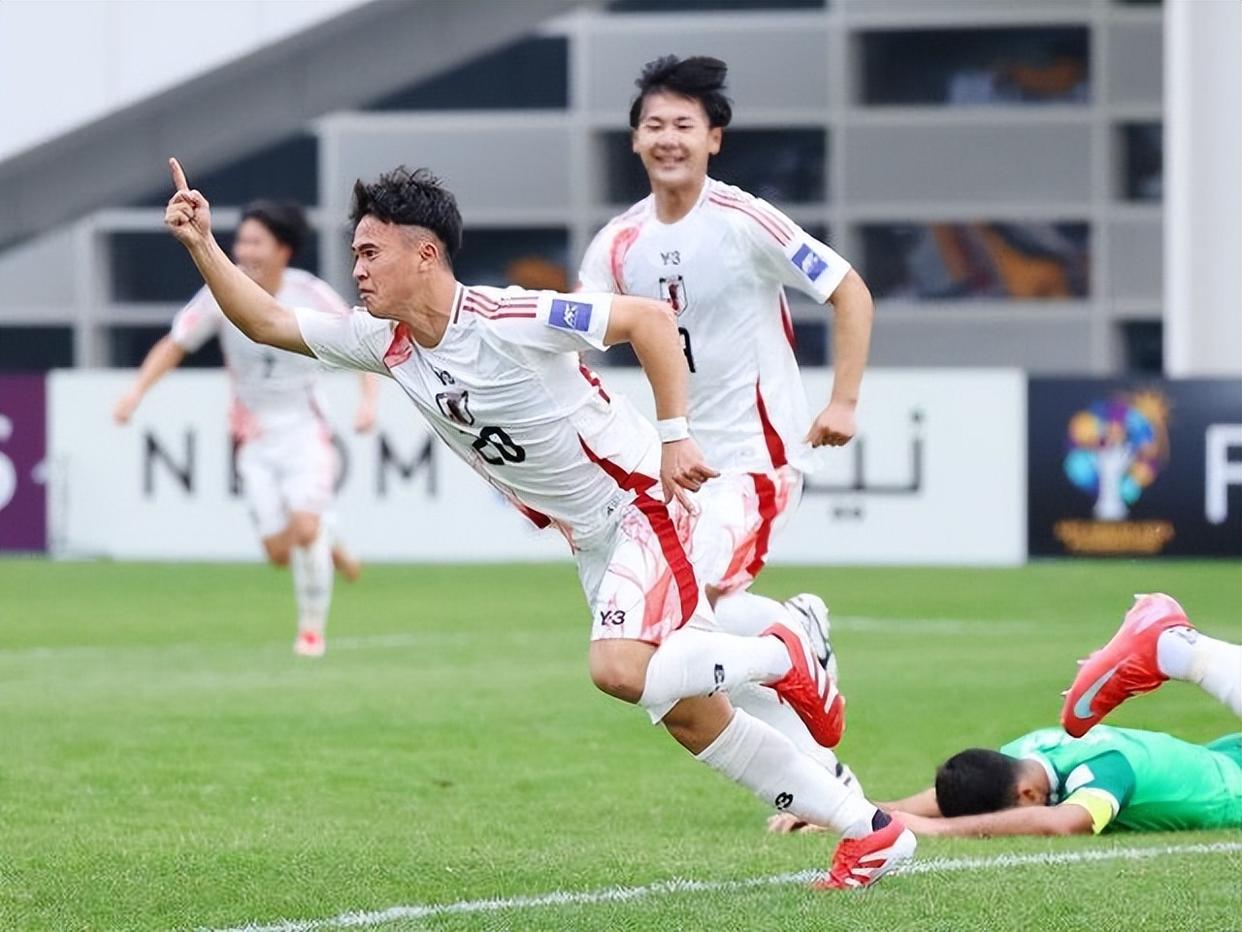 包含中国足坛热门战队再负冲冠，中国队劲敌如云的词条