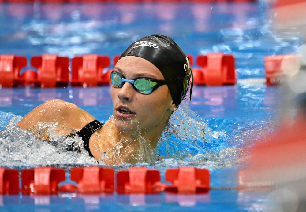 加拿大女子游泳成绩出众，水中女神