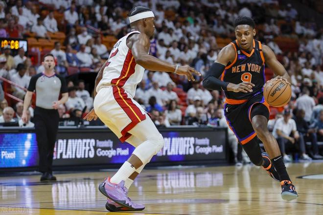 天津队完胜江苏队，布伦森点燃赛场