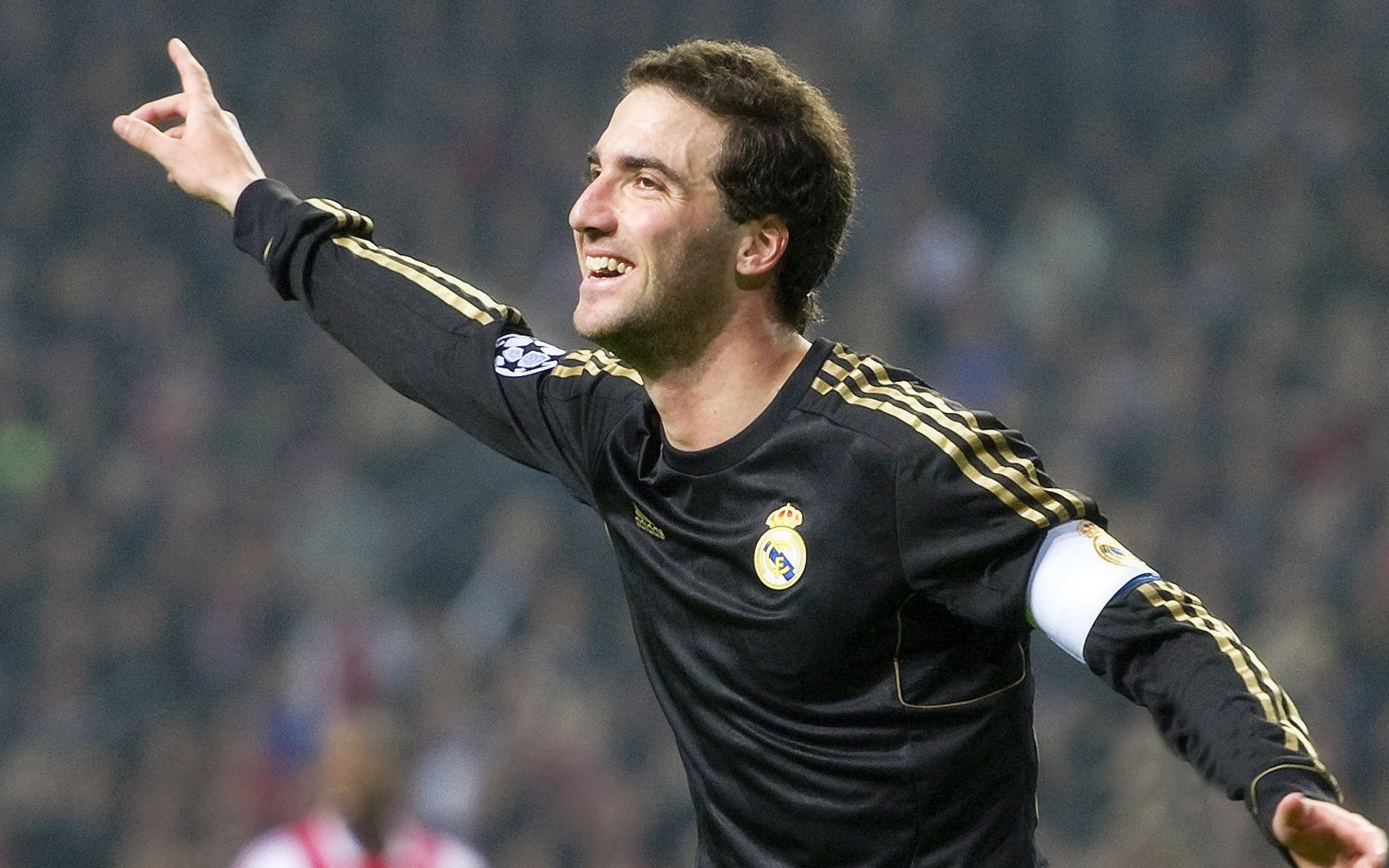 开云体育平台APP-从美加墨世界杯焦点战到雄鹿狂胜深圳队，体育全球化浪潮下的多维竞技图景