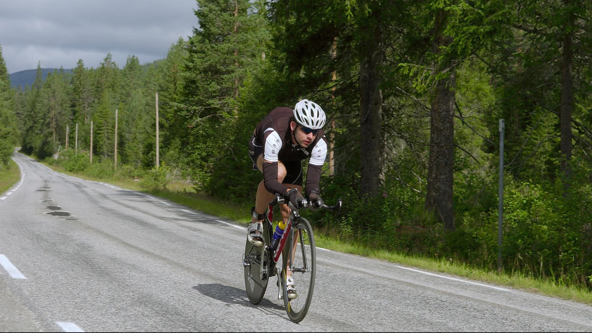 开云官方app入口-赛道上的孤勇者，米切尔扛起全队的F1街道赛之夜